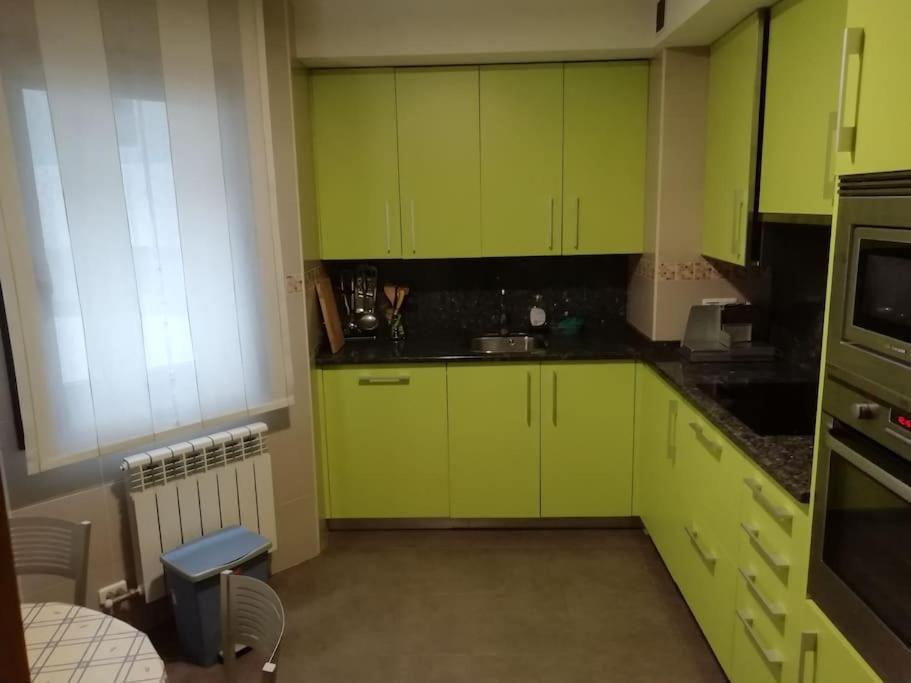 Habitacion En Piso Compartido Cerca De Playa De Samil Vigo Kültér fotó