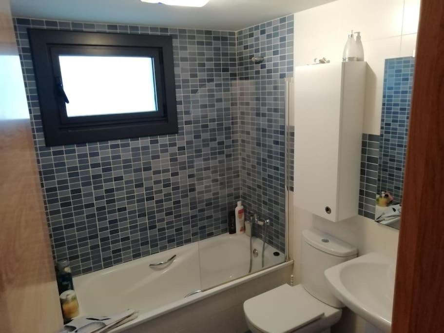 Habitacion En Piso Compartido Cerca De Playa De Samil Vigo Kültér fotó