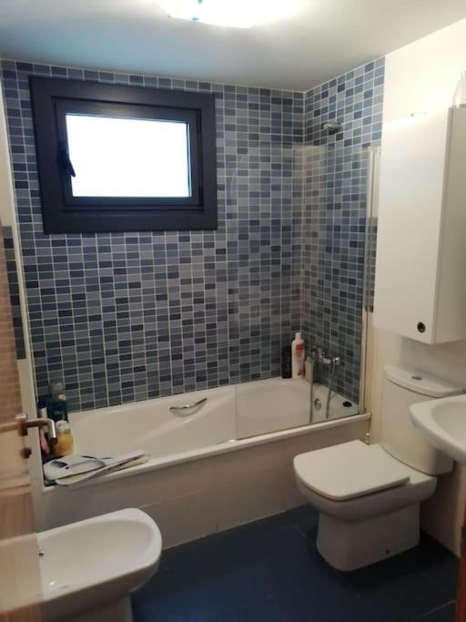 Habitacion En Piso Compartido Cerca De Playa De Samil Vigo Kültér fotó