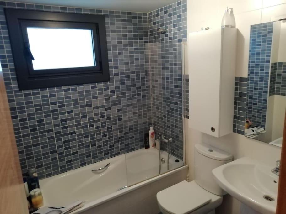 Habitacion En Piso Compartido Cerca De Playa De Samil Vigo Kültér fotó