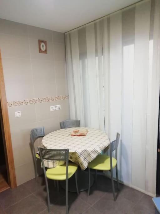 Habitacion En Piso Compartido Cerca De Playa De Samil Vigo Kültér fotó